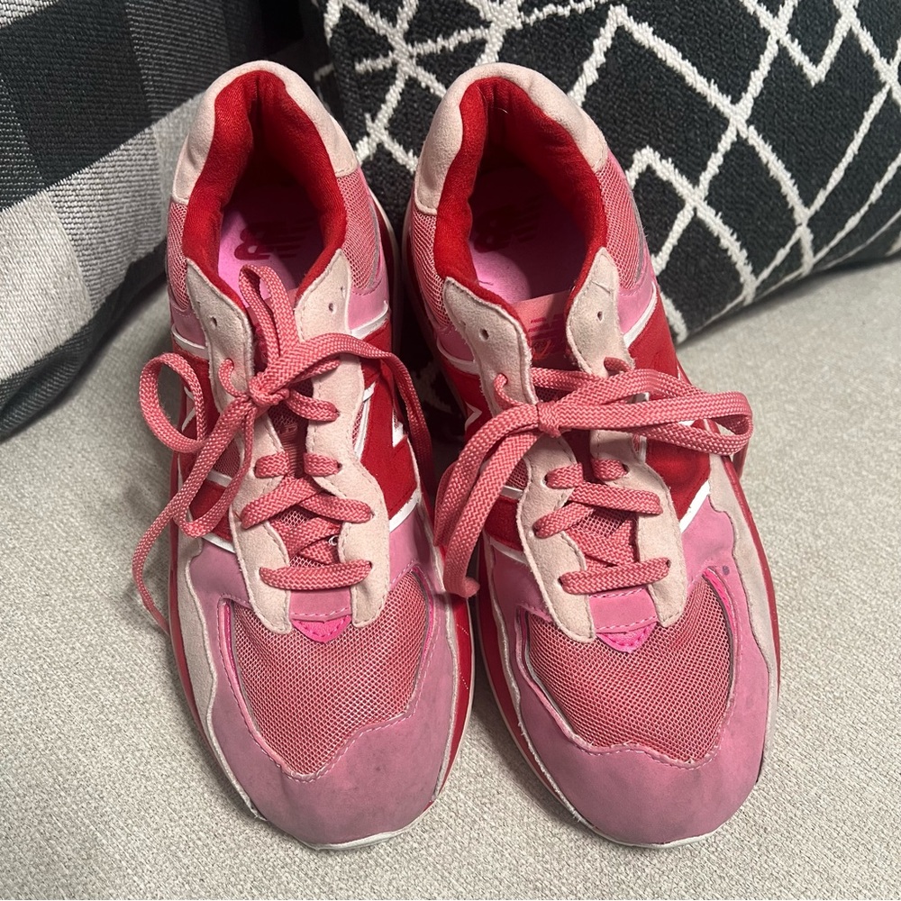 New Balance 57’40 Vibrant Pink Red Women’s size US 5.5